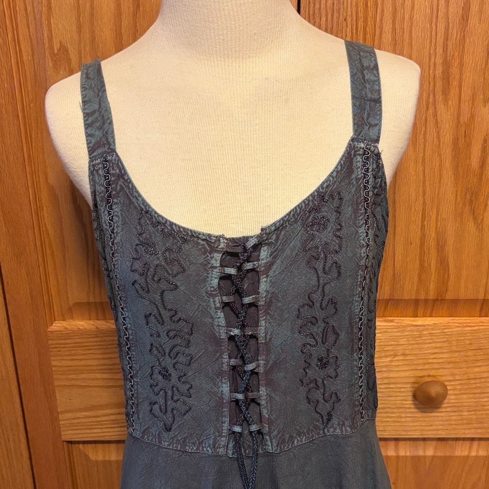 Sleeveless Blue Maxi Dress with Lace Bodice - Picture 2 of 8